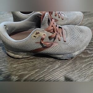Women's Brooks Revel 5 Shoes Size 8.5 Medium B Very Comfortable